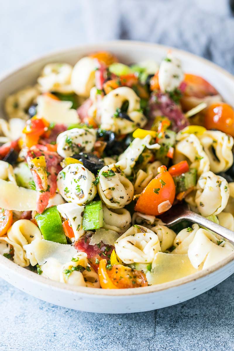 Italian Antipasto Tortellini Pasta Salad is the easiest, cold pasta salad that can be made ahead for picnics, barbecues and family lunches! Also get the recipe for homemade italian salad dressing.