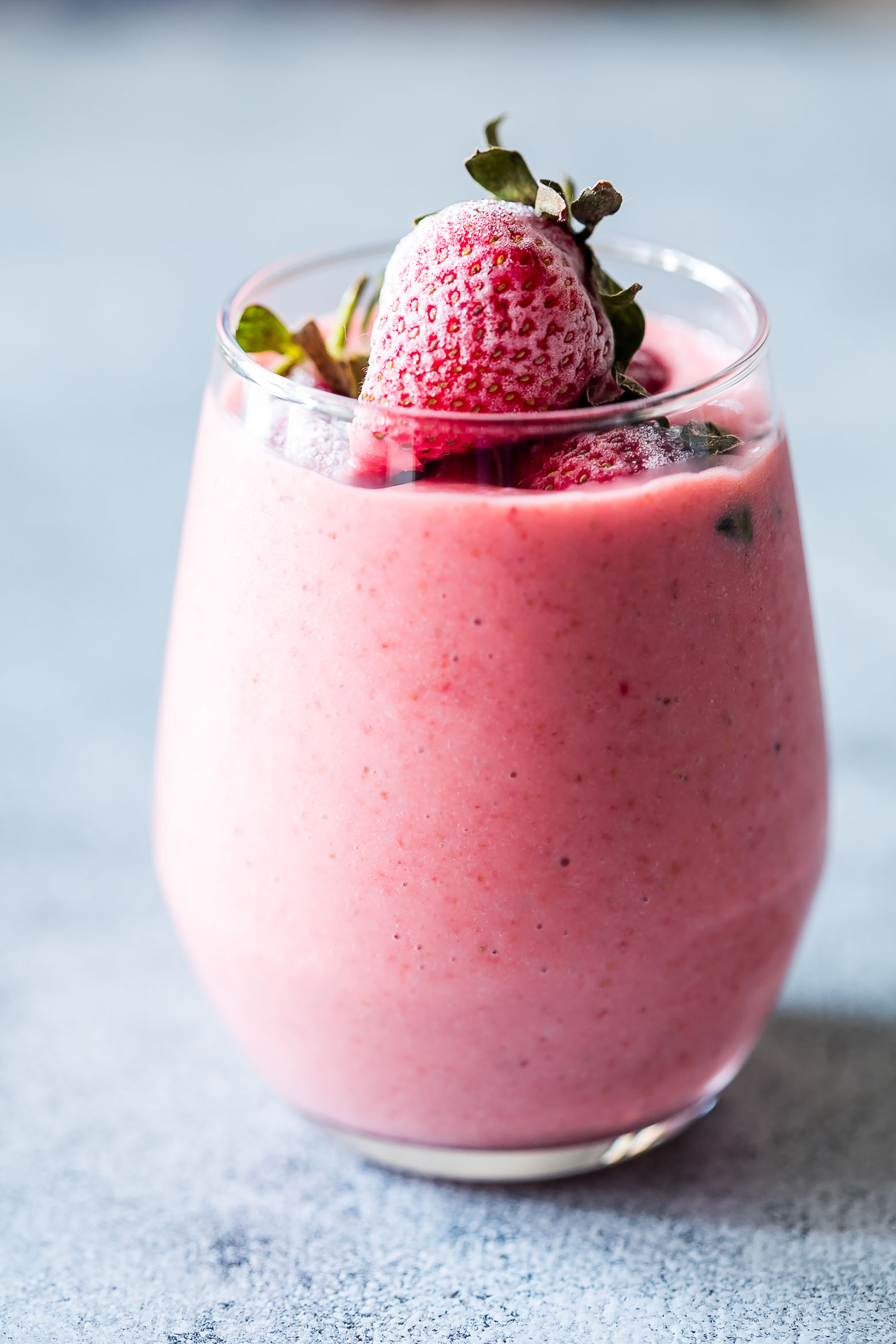 Frozen Strawberry Greek Yogurt Smoothie (10 minute Breakfast)